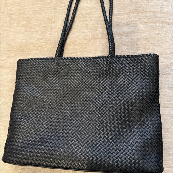 Elegant Black Woven Tote Bag - Picture 2 of 7